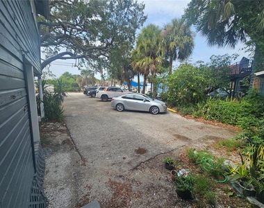 318 E Tarpon Avenue - Photo Thumbnail 11