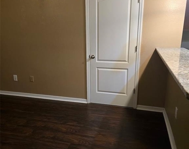 2157 Broadway View Avenue - Photo Thumbnail 14