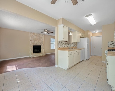 14203 Sussman Ct - Photo Thumbnail 5