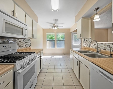 14203 Sussman Ct - Photo Thumbnail 3
