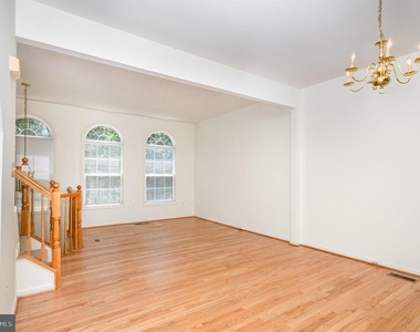 7442 Langholm Way - Photo Thumbnail 4