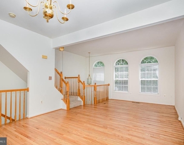 7442 Langholm Way - Photo Thumbnail 5