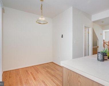 7442 Langholm Way - Photo Thumbnail 10
