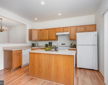 7442 Langholm Way - Photo Thumbnail 9