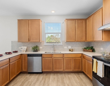 6312 Wagon Spring St - Photo Thumbnail 10