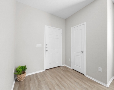 6312 Wagon Spring St - Photo Thumbnail 3