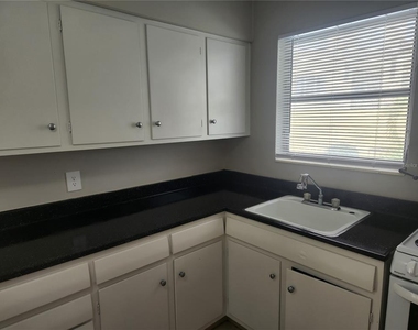 487 1st Street S - Photo Thumbnail 7