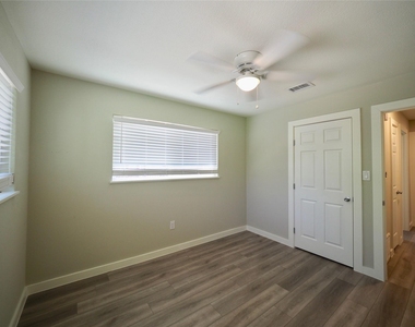 4711 Bull Creek Rd - Photo Thumbnail 8