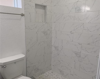 8904 Tampa Street - Photo Thumbnail 10