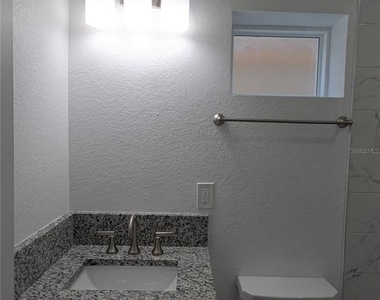 8904 Tampa Street - Photo Thumbnail 9