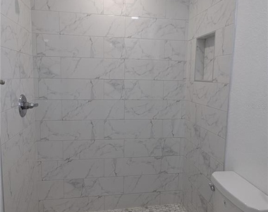 8904 Tampa Street - Photo Thumbnail 5