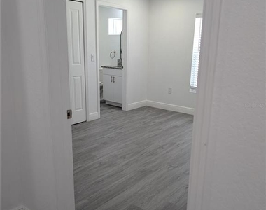 8904 Tampa Street - Photo Thumbnail 4