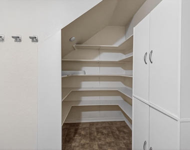 8813 Wiley Way - Photo Thumbnail 10