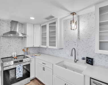 11416 Pine Forest Drive - Photo Thumbnail 8