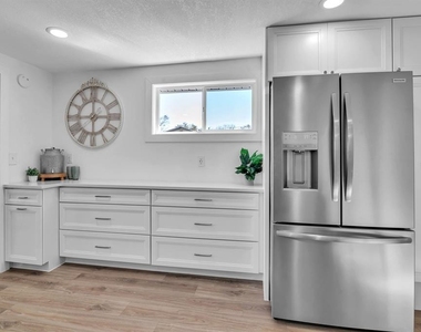11416 Pine Forest Drive - Photo Thumbnail 10