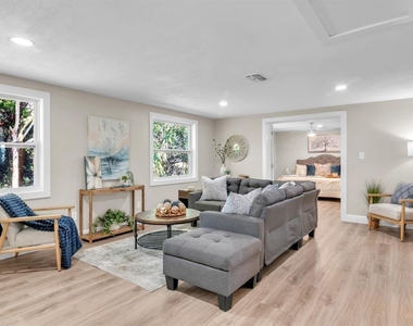 11416 Pine Forest Drive - Photo Thumbnail 2