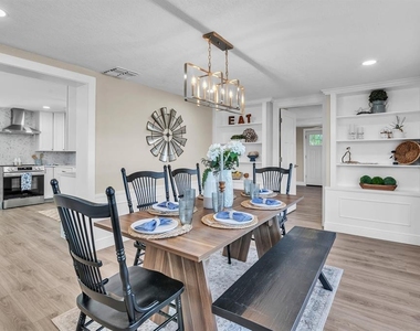 11416 Pine Forest Drive - Photo Thumbnail 14