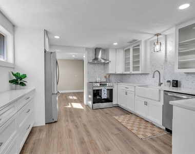 11416 Pine Forest Drive - Photo Thumbnail 11