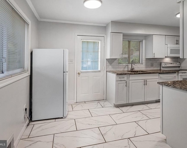 13208 Aldrin Street - Photo Thumbnail 8