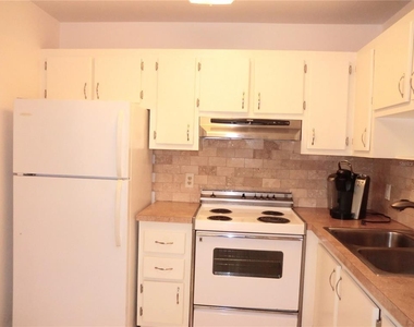 201 Kings Boulevard - Photo Thumbnail 5
