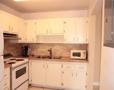 201 Kings Boulevard - Photo Thumbnail 4