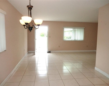 201 Kings Boulevard - Photo Thumbnail 6