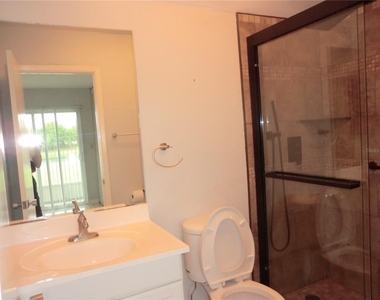 201 Kings Boulevard - Photo Thumbnail 11