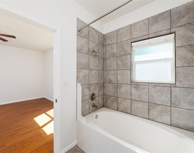4505 Red River St - Photo Thumbnail 14
