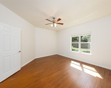 4505 Red River St - Photo Thumbnail 10