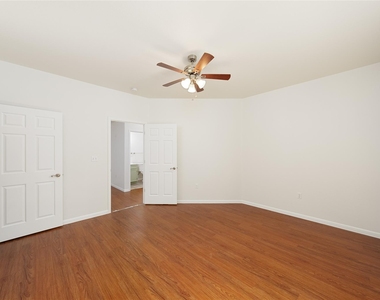 4505 Red River St - Photo Thumbnail 12