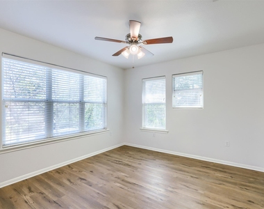 4505 Red River St - Photo Thumbnail 33