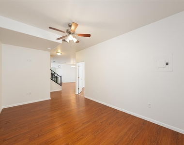 4505 Red River St - Photo Thumbnail 8