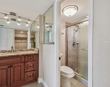 7400 Sun Island Drive S - Photo Thumbnail 25