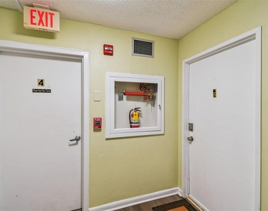 7400 Sun Island Drive S - Photo Thumbnail 5