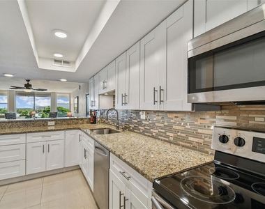 7400 Sun Island Drive S - Photo Thumbnail 11