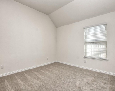2005 Southcreek Dr - Photo Thumbnail 10