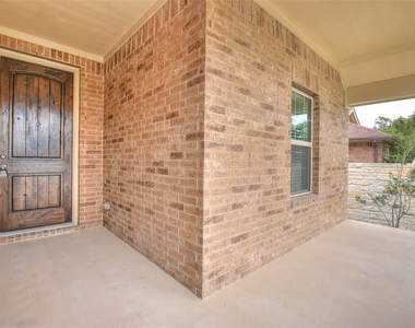 2005 Southcreek Dr - Photo Thumbnail 5