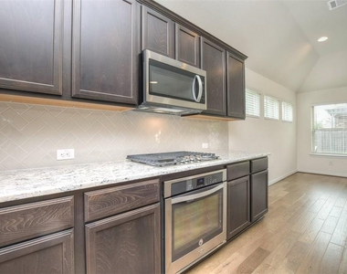 2005 Southcreek Dr - Photo Thumbnail 20