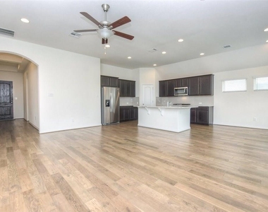 2005 Southcreek Dr - Photo Thumbnail 15