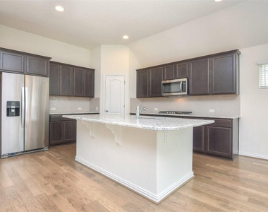 2005 Southcreek Dr - Photo Thumbnail 18