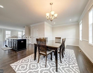 22489 Naugatuck Square - Photo Thumbnail 10