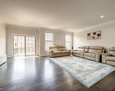 22489 Naugatuck Square - Photo Thumbnail 5