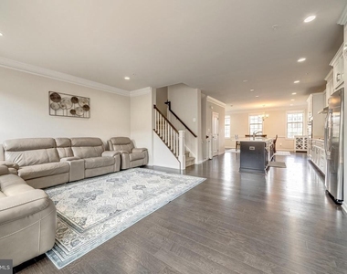 22489 Naugatuck Square - Photo Thumbnail 7
