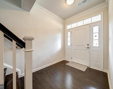 22489 Naugatuck Square - Photo Thumbnail 3