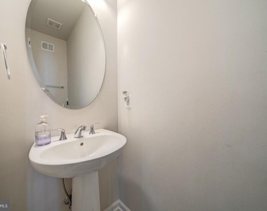 22489 Naugatuck Square - Photo Thumbnail 19
