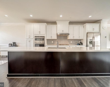 22489 Naugatuck Square - Photo Thumbnail 14