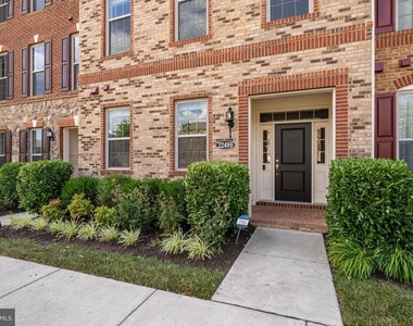 22489 Naugatuck Square - Photo Thumbnail 1