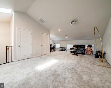 22489 Naugatuck Square - Photo Thumbnail 27