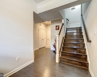 22489 Naugatuck Square - Photo Thumbnail 4