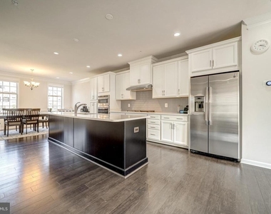 22489 Naugatuck Square - Photo Thumbnail 13